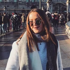 Meet your Posher, Chrissy